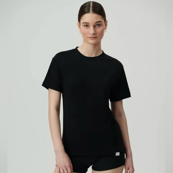 Aija t-shirt is %100 cotton. - Picture 1 of 3